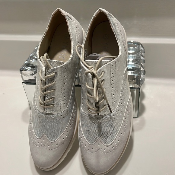 Shoes - Picture 5 of 5